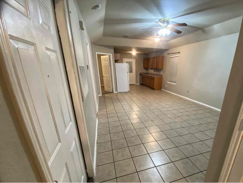 Building Photo - 327 S Water Ln