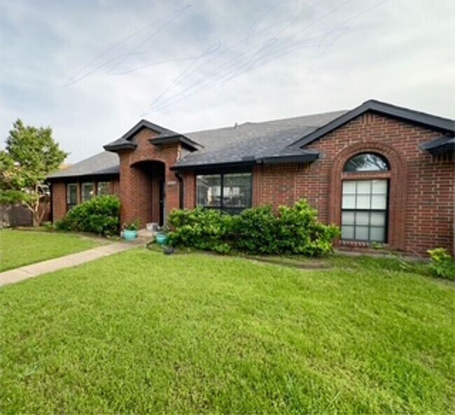 Primary Photo - Fully renovated executive home