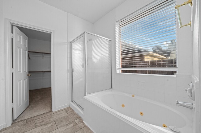 Building Photo - 4815 Plum Forest Rd