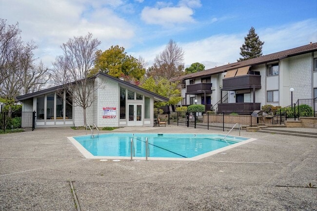 Building Photo - 1463 Marchbanks Dr