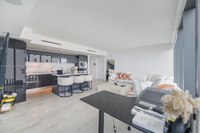 Building Photo - 1451 Brickell Ave