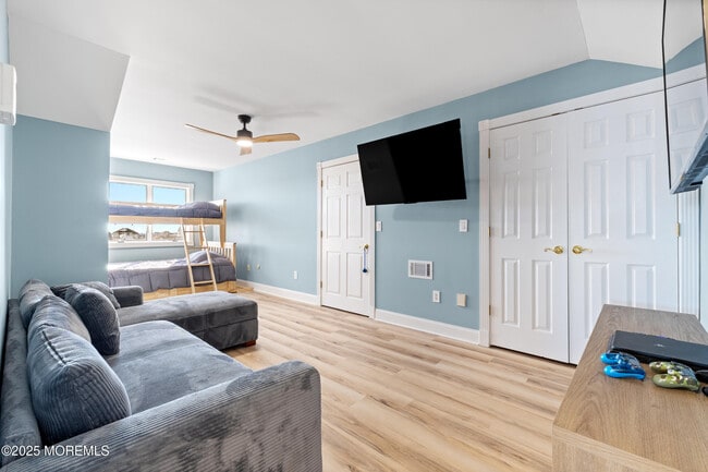 Building Photo - 3456 E Thistle Ave