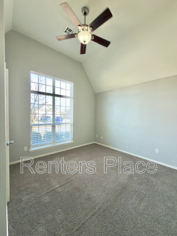 Building Photo - 2012 E 133rd Ct S