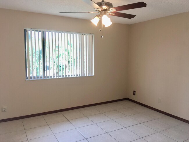 Building Photo - 139 Sparrow Dr