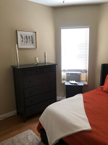 Building Photo - 6630 S Ingleside Ave