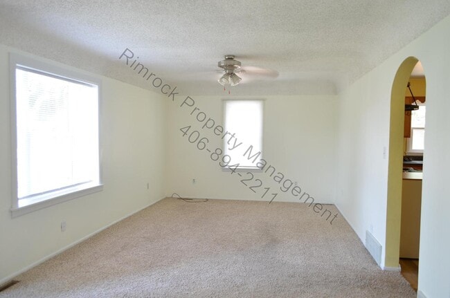Building Photo - 2 Bedroom House *Section 8 Welcome*