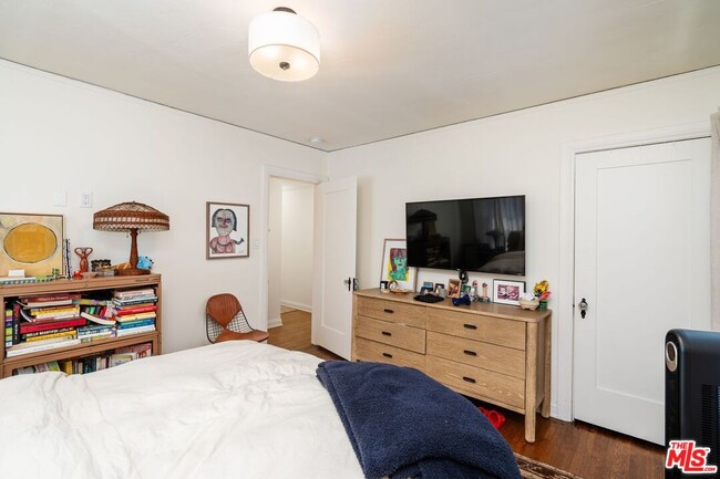 Building Photo - 2032 Holmby Ave