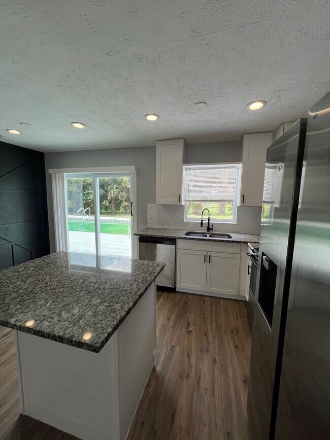 Building Photo - 1221 Cypress Ln