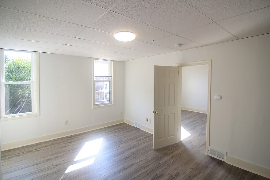 Building Photo - 431 Rebecca Ave