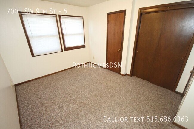 Building Photo - 7000 SW 9th St