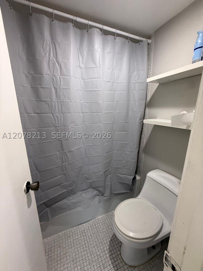 Building Photo - 1351 NE Miami Gardens Dr
