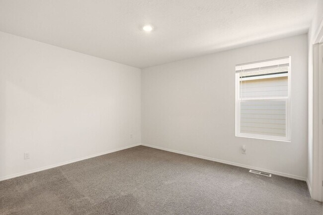 Building Photo - Beautiful 4 bedroom home in Liberty Lake! Move in Ready!