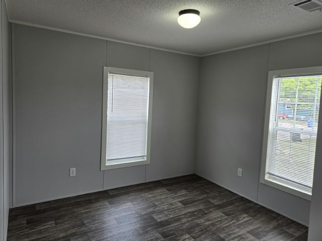 Building Photo - 323 Elm Ln