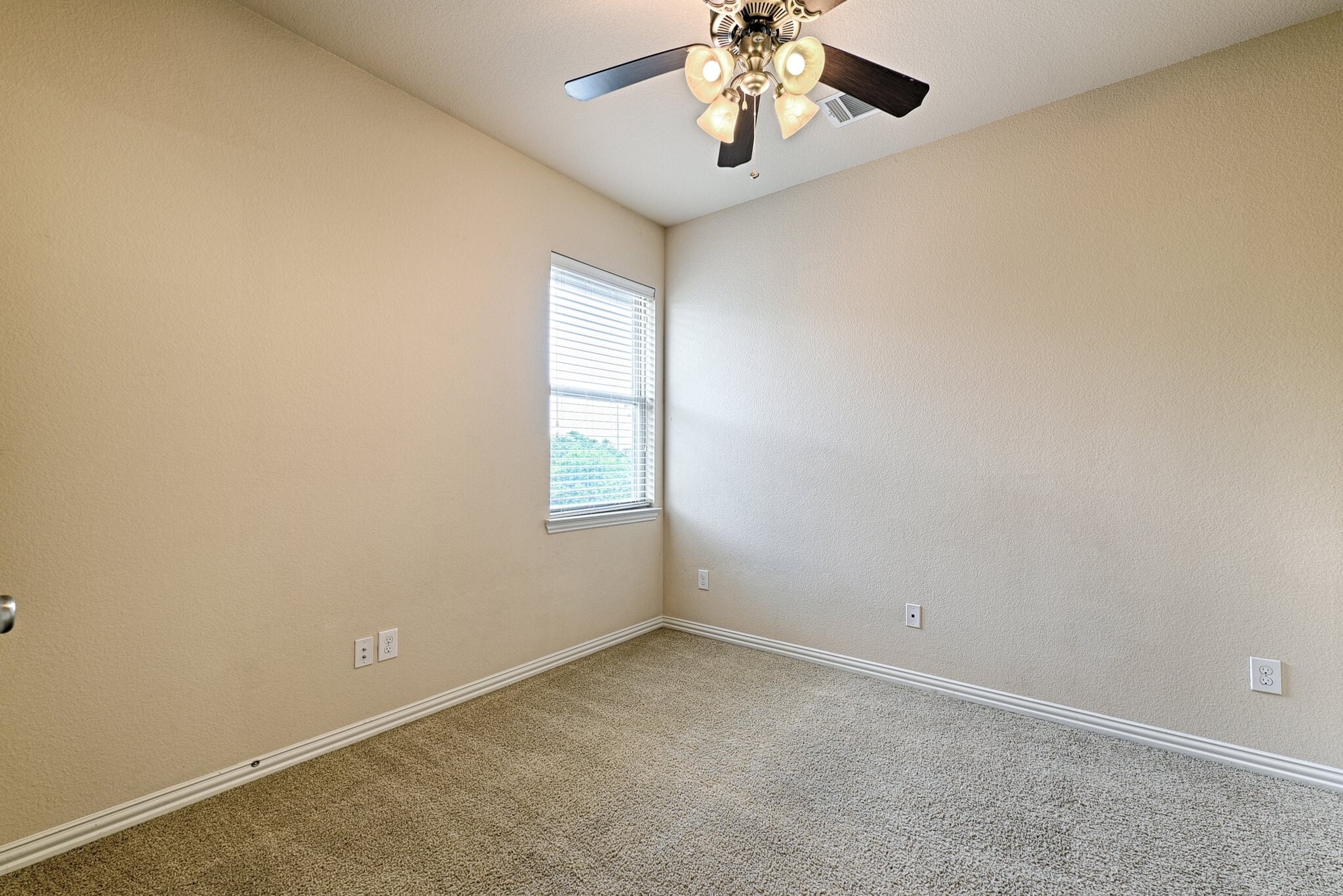 Building Photo - 2326 Stutz Dr
