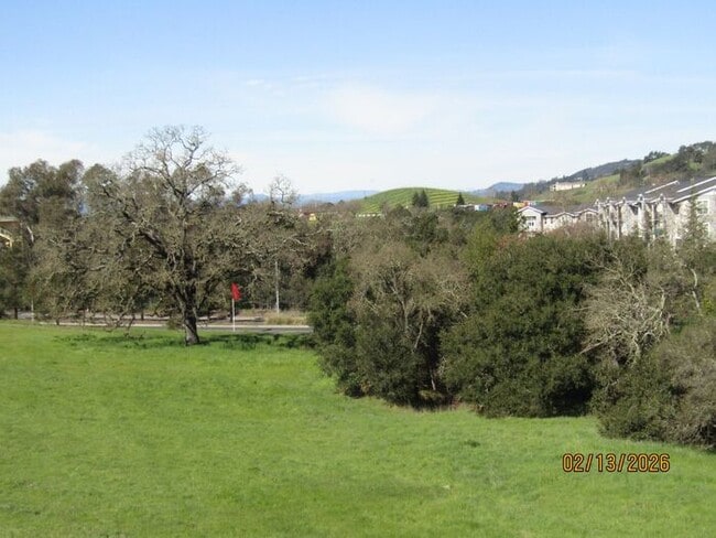 Building Photo - Luxury Living in Fountaingrove Wine Country/ Excellent location with rare views/ Fully upgraded i...