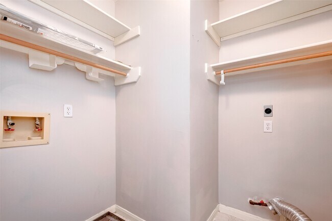 Building Photo - 12654 Pine Bush Dr