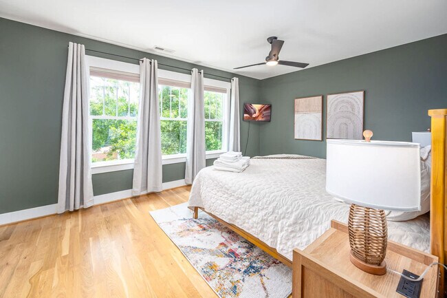 Building Photo - 2019 James St