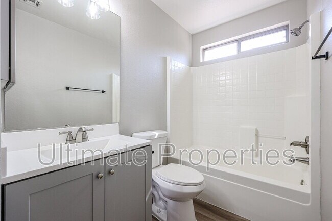 Building Photo - 15008 W Ventura St