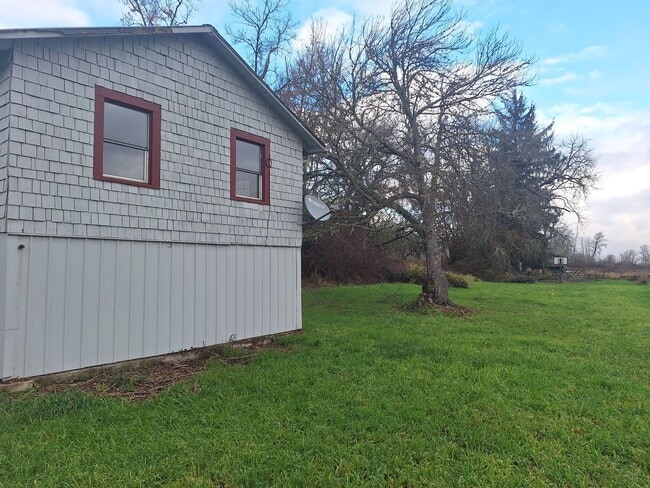 Building Photo - Countryside Living in Columbia County