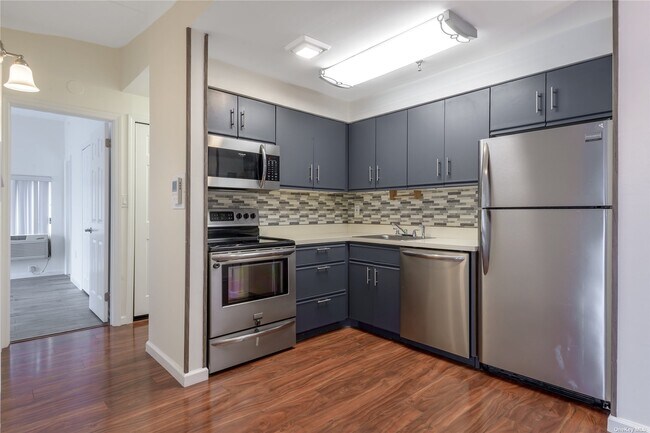 Building Photo - 205 Mineola Blvd