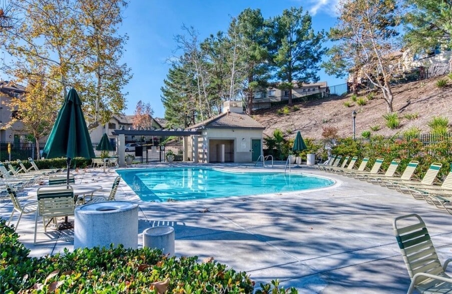 Building Photo - 40 Mesquite