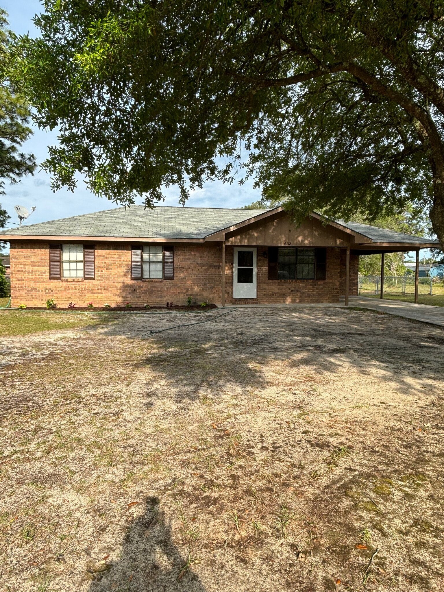 Building Photo - 633 Melanie St