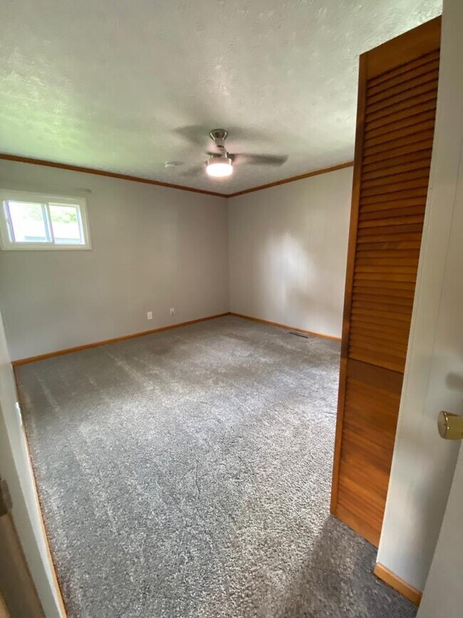 Building Photo - 4370 Circle Dr
