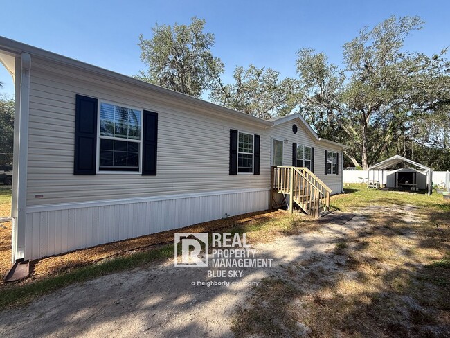 Primary Photo - SPACIOUS 4 BEDROOM HOME WITH MODERN FEATUR...