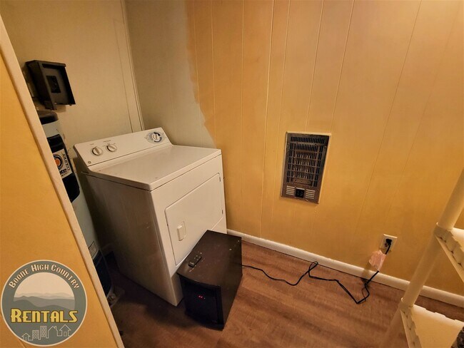 Building Photo - 316 Carl Giles Rd