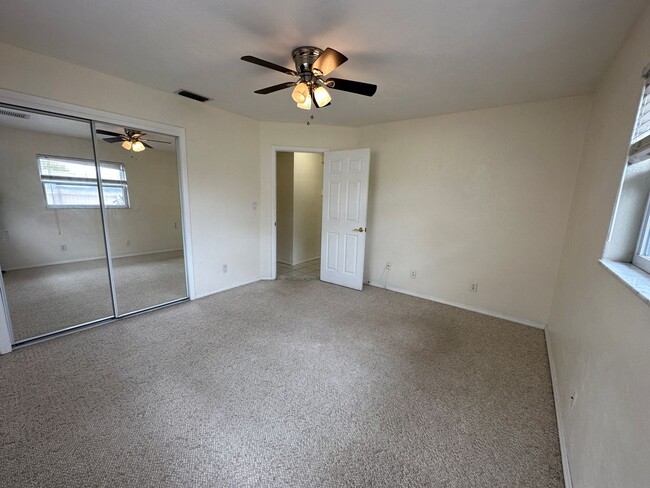 Building Photo - Spacious 2 Bedroom 2 Bathroom Seminole Home with Yard