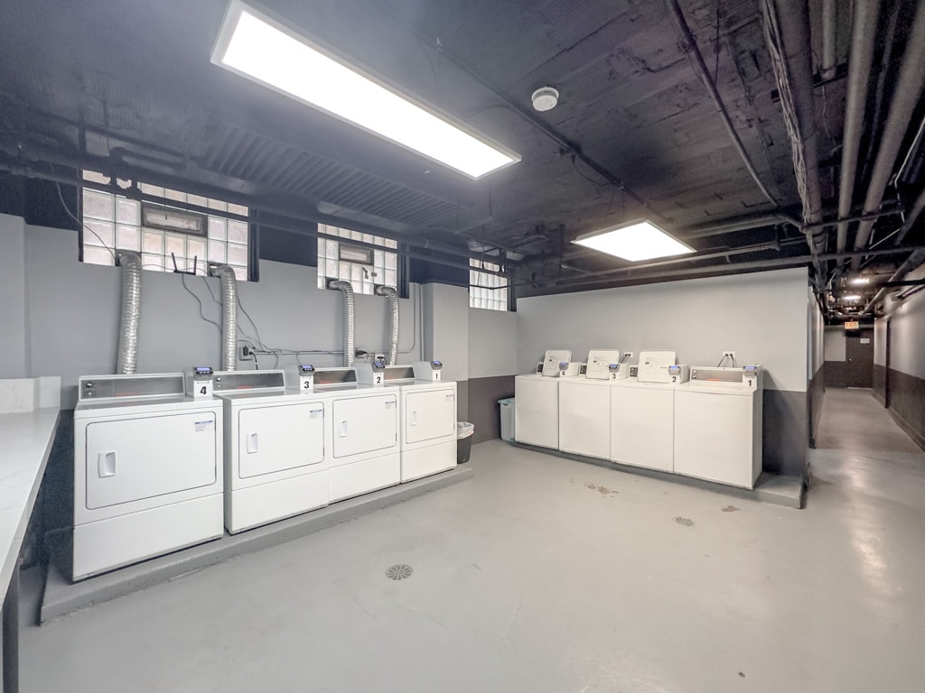 Building Photo - 501 W Belmont Ave