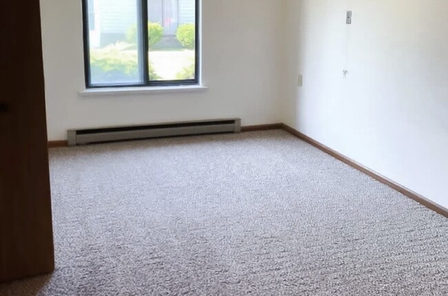 Building Photo - 505 Oakview Dr