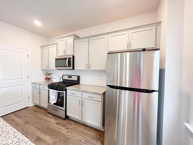 Building Photo - 125 Lily Pond Pl