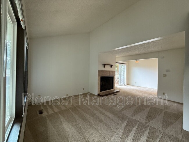 Building Photo - 1415 E 38th Ave