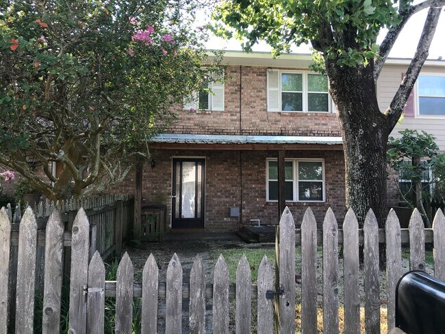 Building Photo - 212 Bell Downs Dr