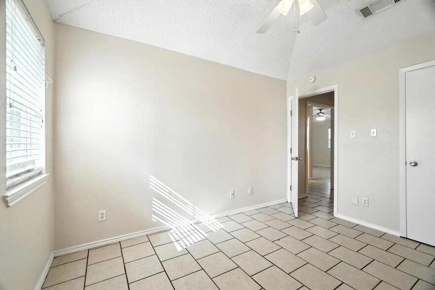 Building Photo - 2319 N Danville Dr