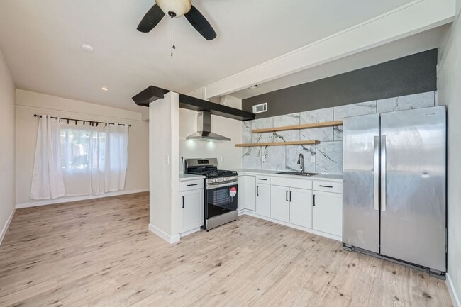 Building Photo - Stunning 2 Bedroom Newly Remodeled Modern Unit in Downtown Las Vegas