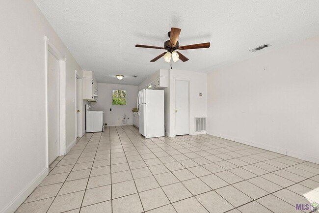 Building Photo - 1 Frindik Ln