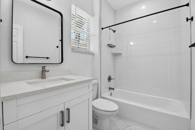 Building Photo - "Charming 2-Bed, 2-Bath Oasis in Riviera Beach – Your Perfect Retreat!"