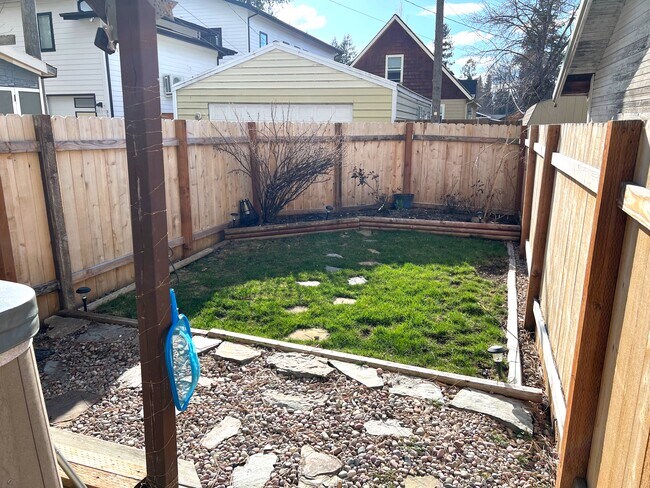 Building Photo - 309 S 15th St