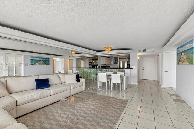 Building Photo - 3000 E Sunrise Blvd