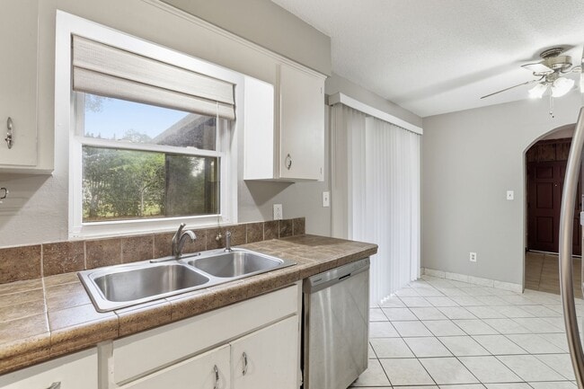 Building Photo - 3 bedroom 2 bath house in Northwood Pines