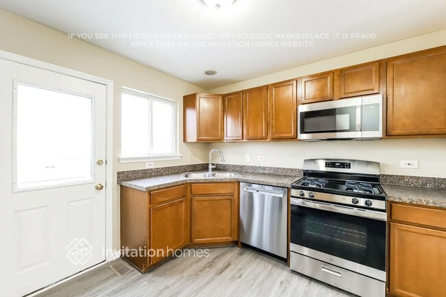 Building Photo - 180 E Big Horn Dr