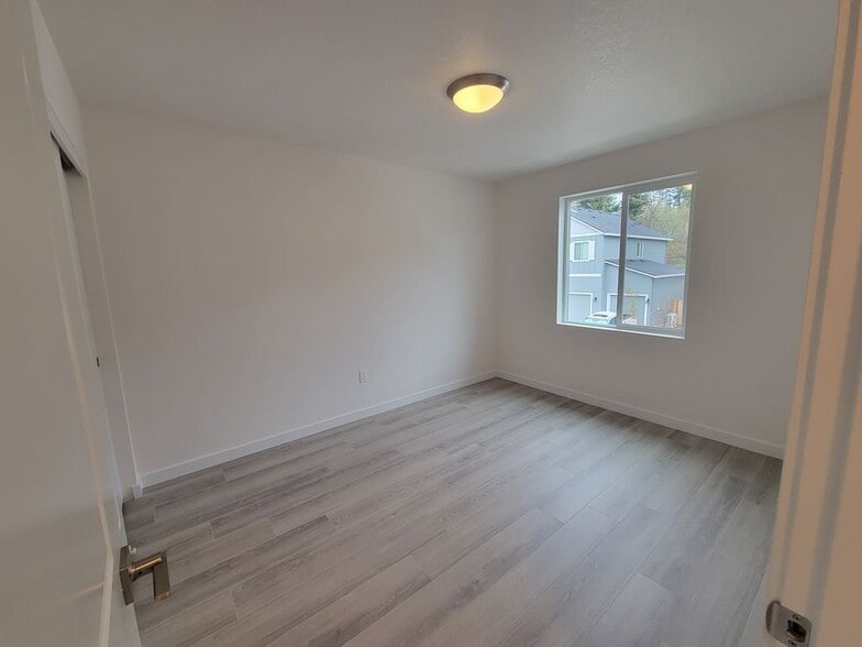 Building Photo - 2744 Woodfern Ln