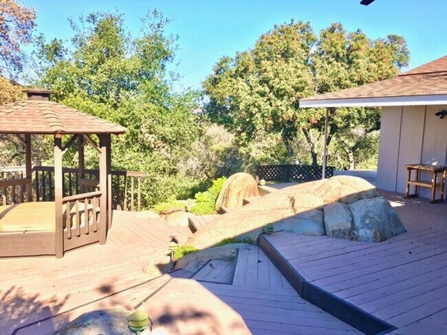 Building Photo - **AVAILABLE NOW**