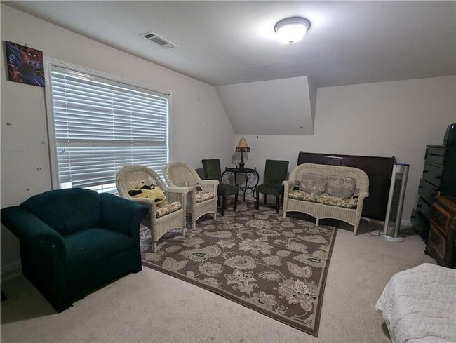 Building Photo - 815 Earlham Dr