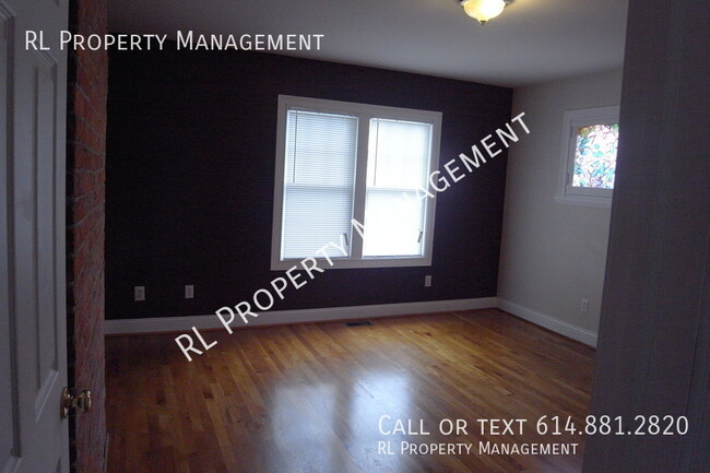 Building Photo - Renting for the 25-26 school year-Spacious...