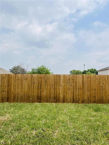 Building Photo - 1401 Shavano Dr