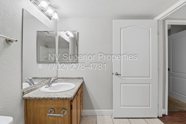 Building Photo - SW!! First floor unit with Balcony!! Gated!! Clubhouse!!  Community pool!! Spa!! Exercise Room!! ...