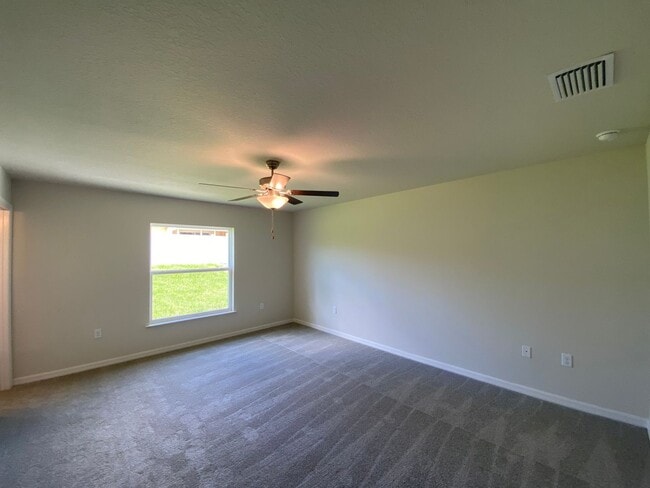 Building Photo - $700 off first month's rent! - Desirable Citrus Springs Neighborhood 3/2/2
